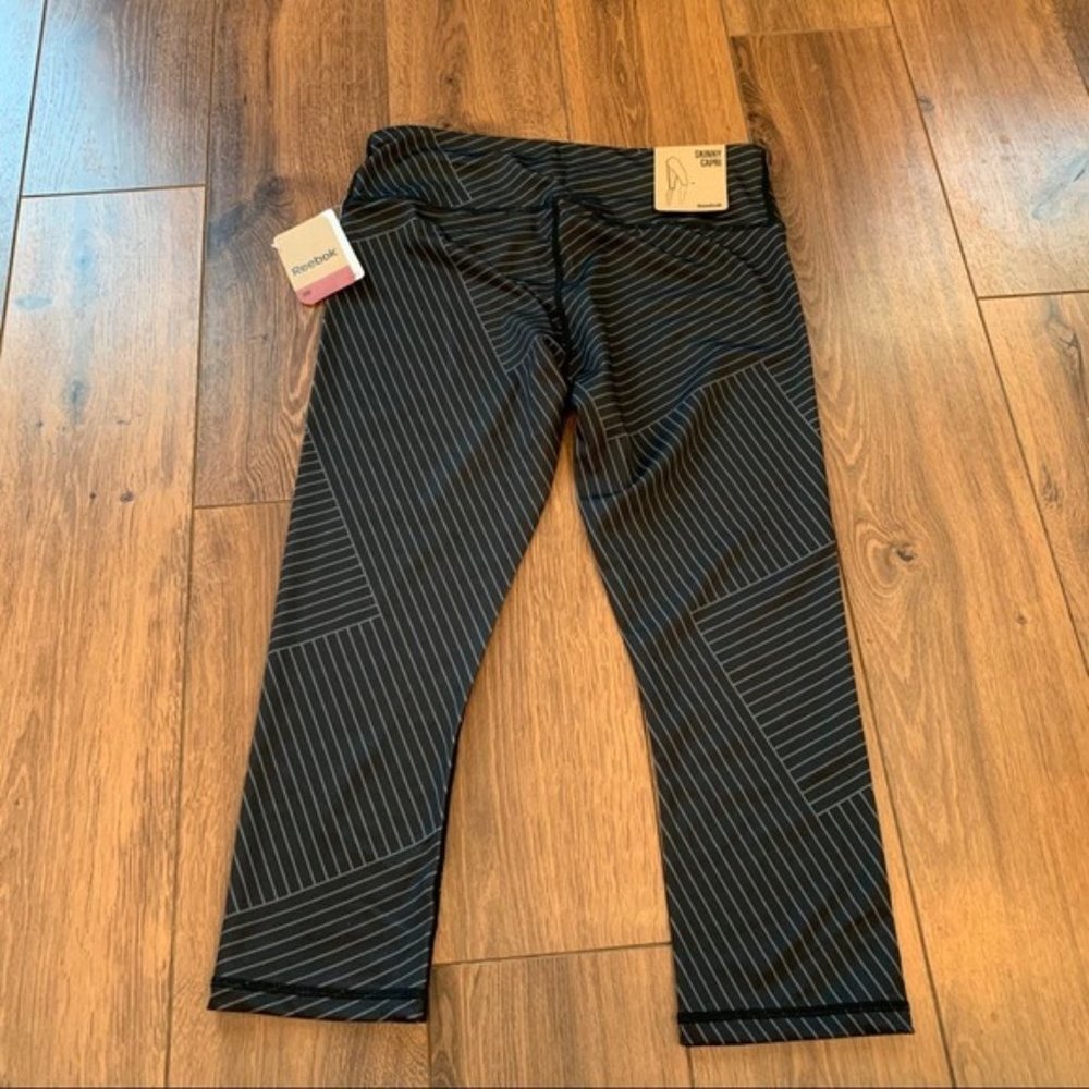 Reebok legging capris size small NWT